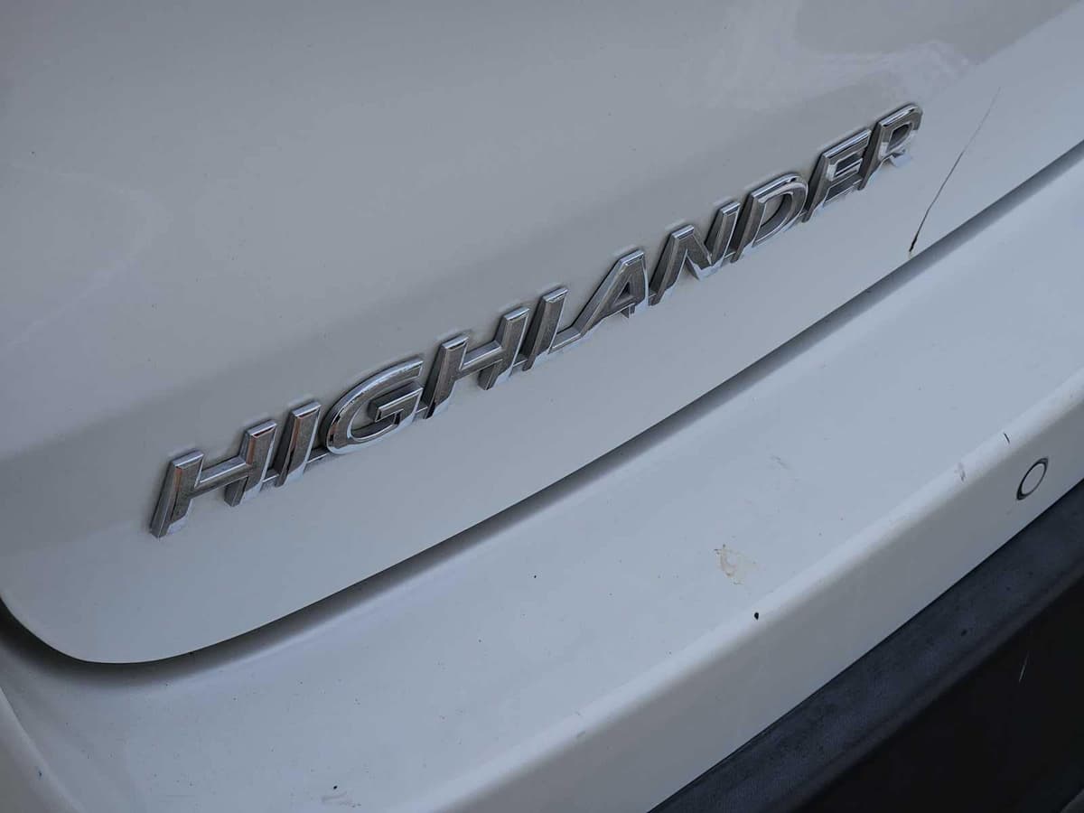 2017 Toyota Highlander - Image 11