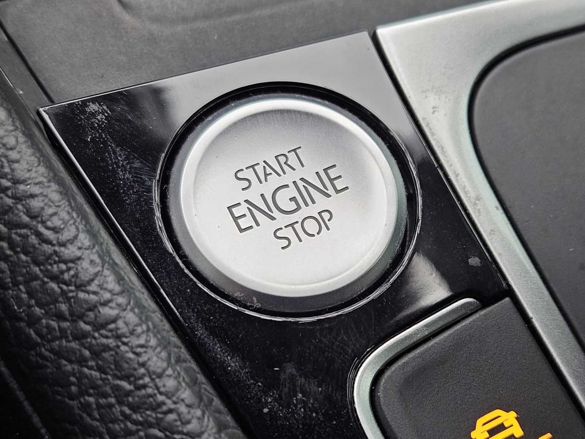 2019 Volkswagen Golf R - Image 21