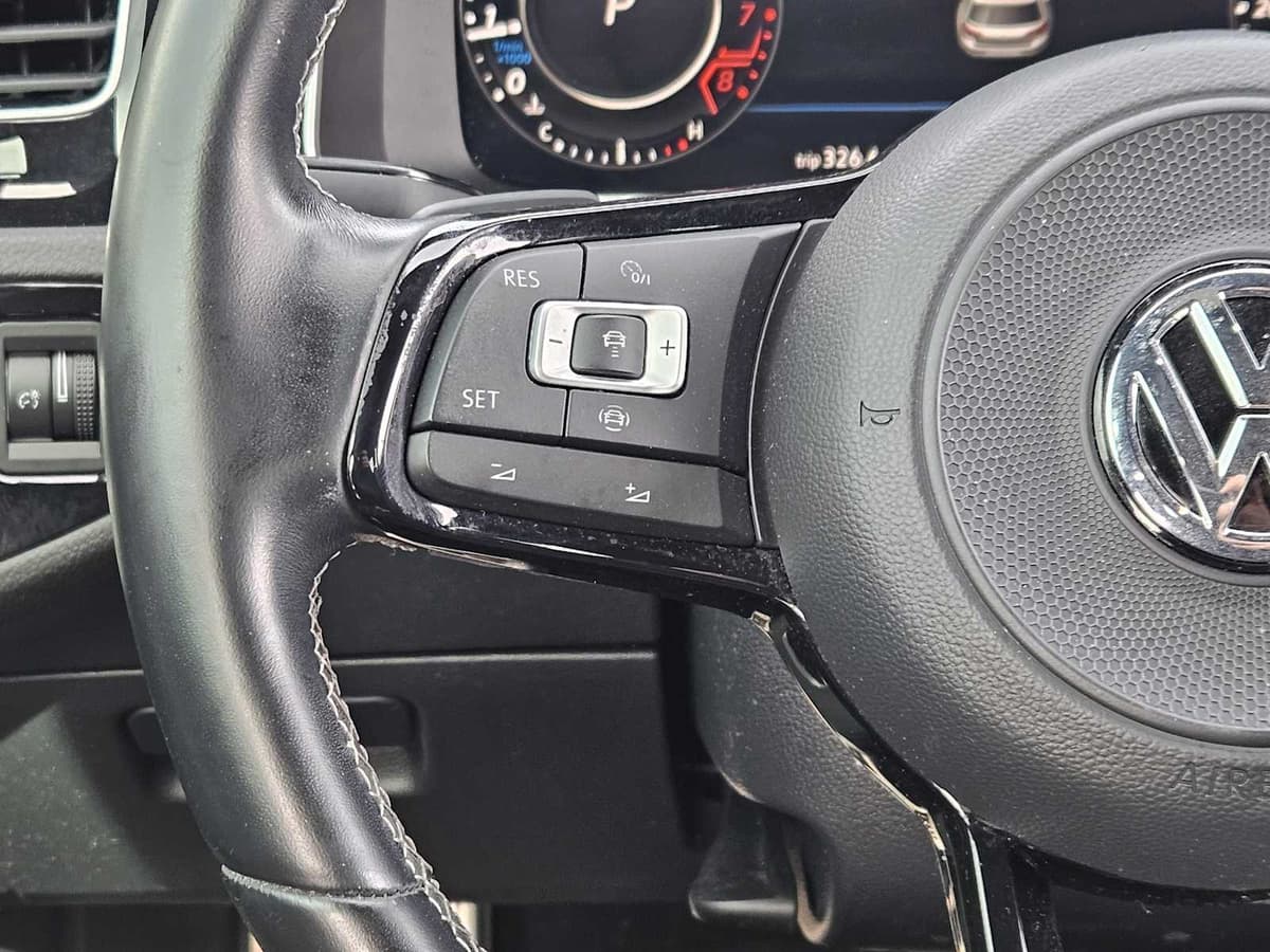 2019 Volkswagen Golf R - Image 26