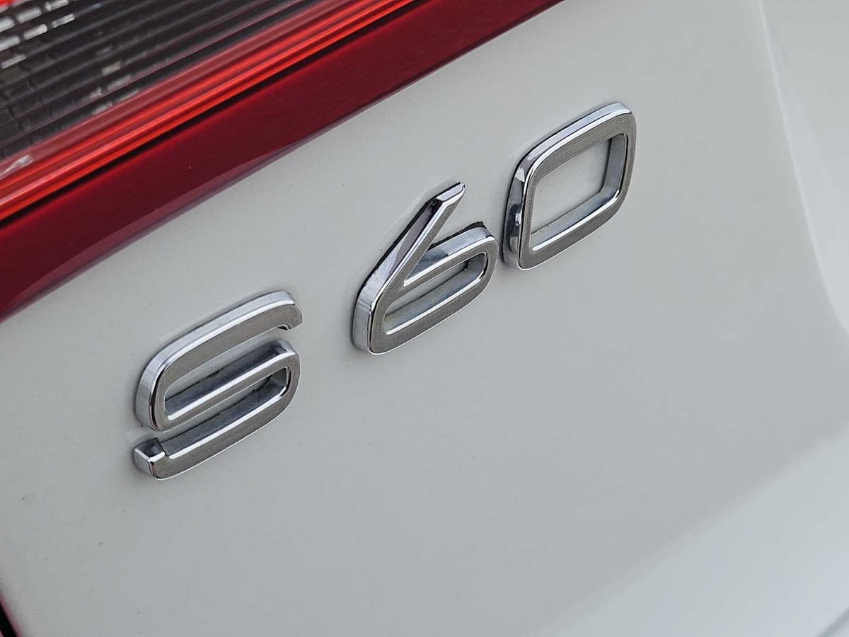 2015 Volvo S60 - Image 11