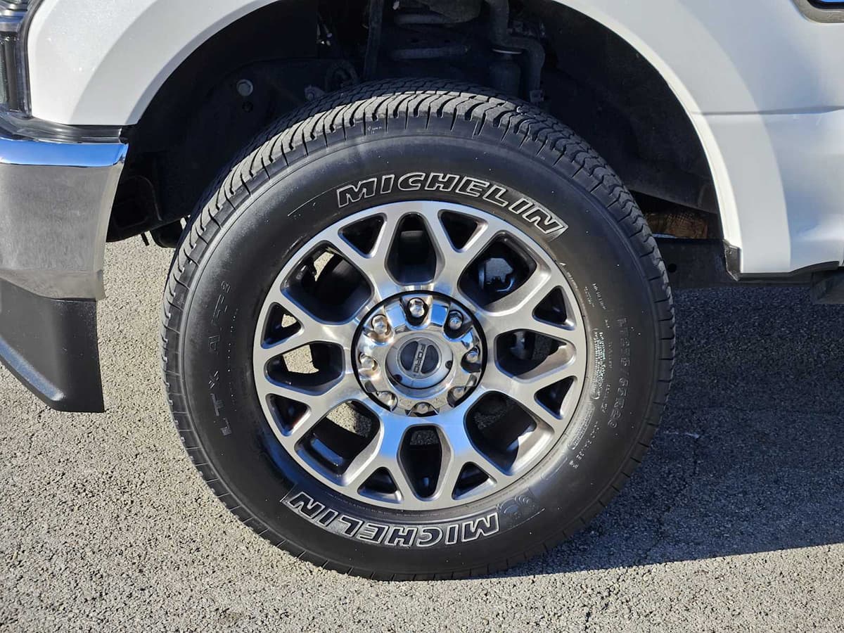 2021 Ford Super Duty F-250 Pickup - Image 9