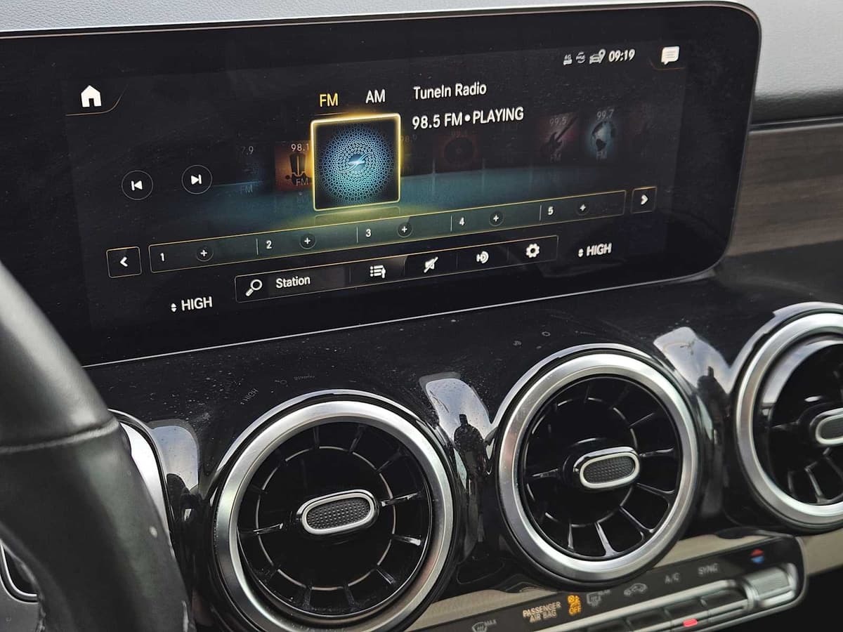 2022 Mercedes-Benz GLB 250 - Image 16