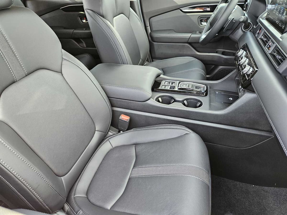 2025 Honda Pilot - Image 11