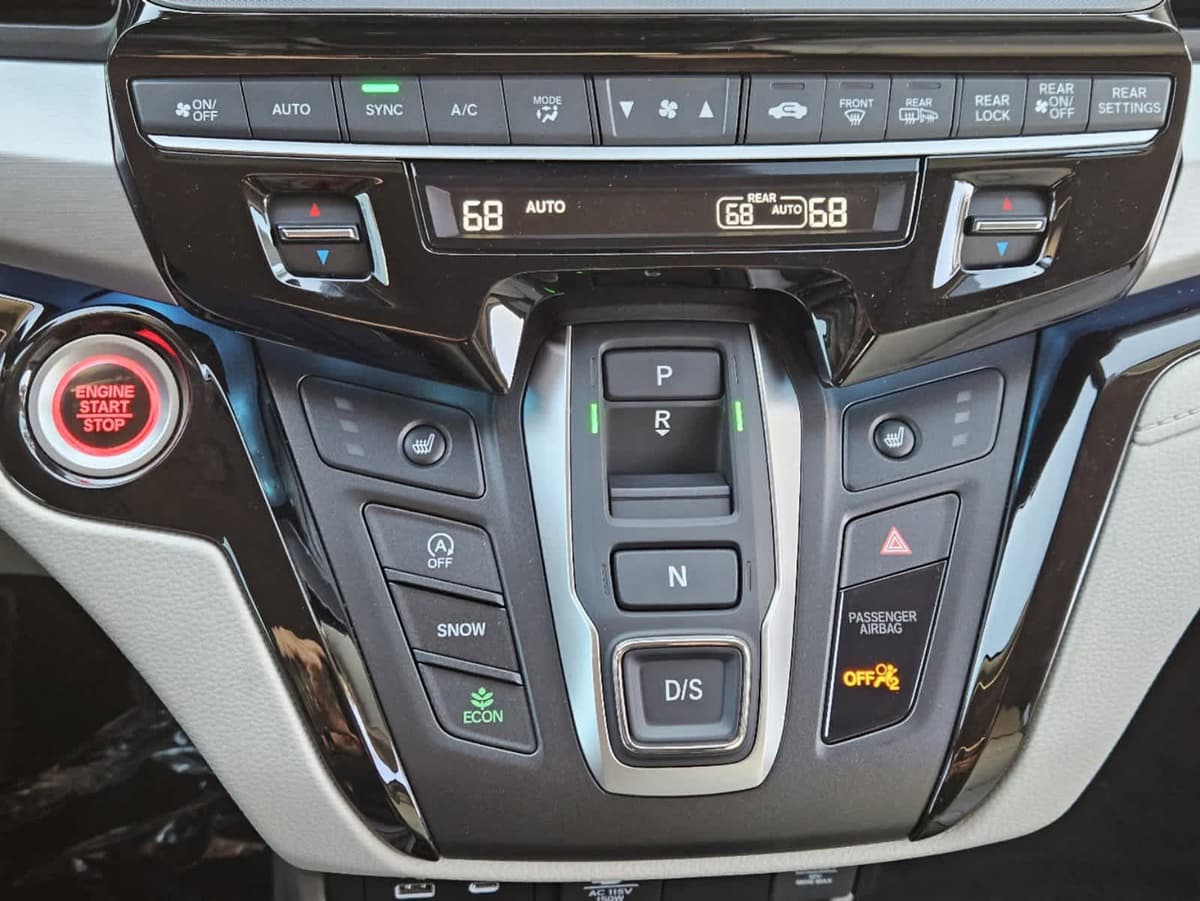 2026 Honda Odyssey - Image 16