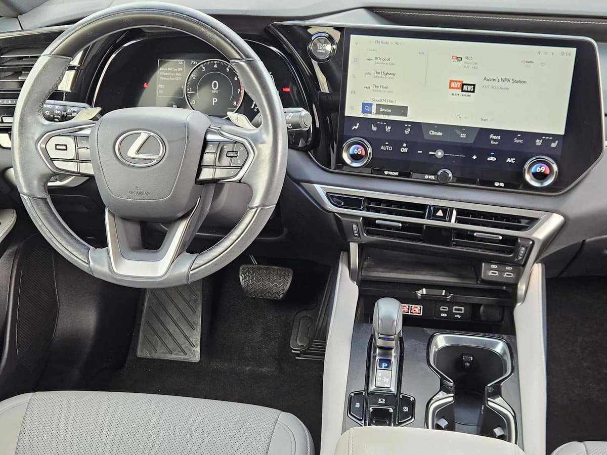 2023 LEXUS RX - Image 26