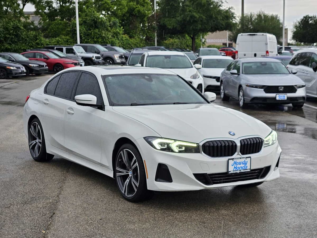 2023 BMW 330i - Image 3