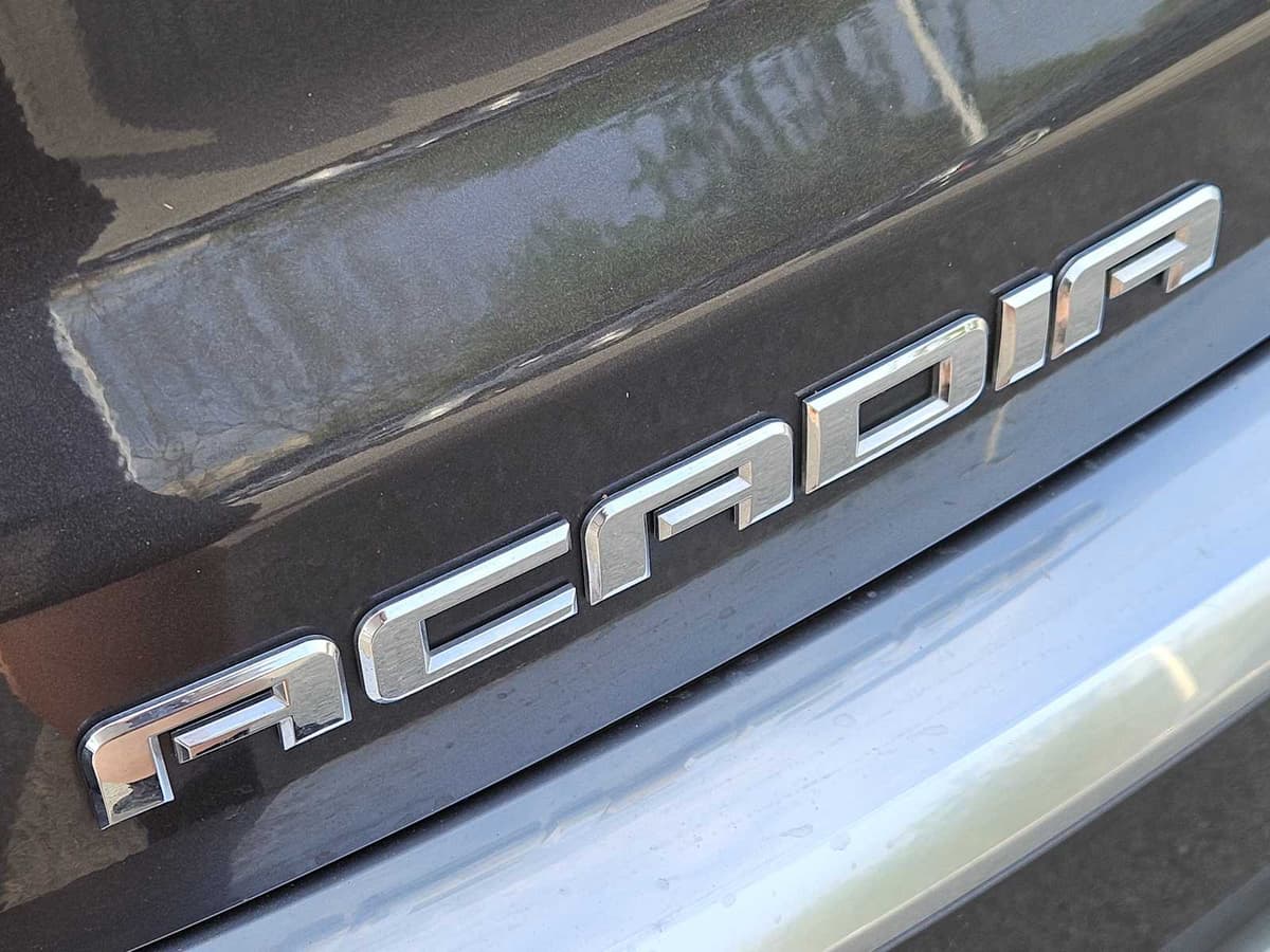 2015 GMC Acadia - Image 10