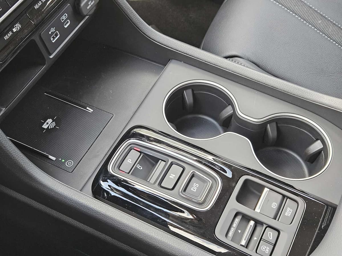 2025 Honda Pilot - Image 16