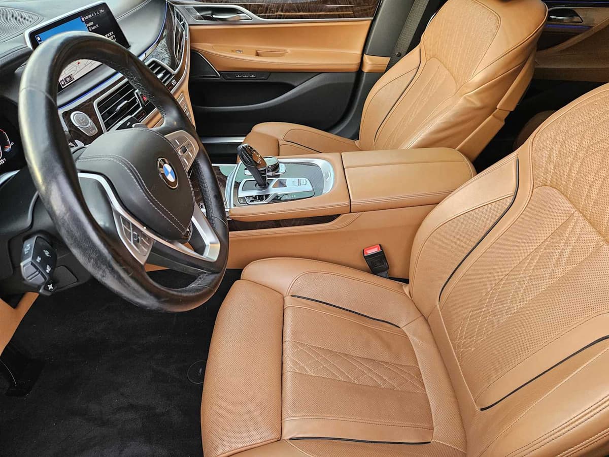 2020 BMW 740i - Image 12