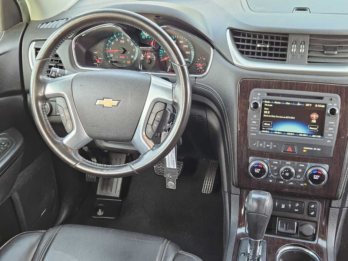 2017 Chevrolet Traverse - Image 25