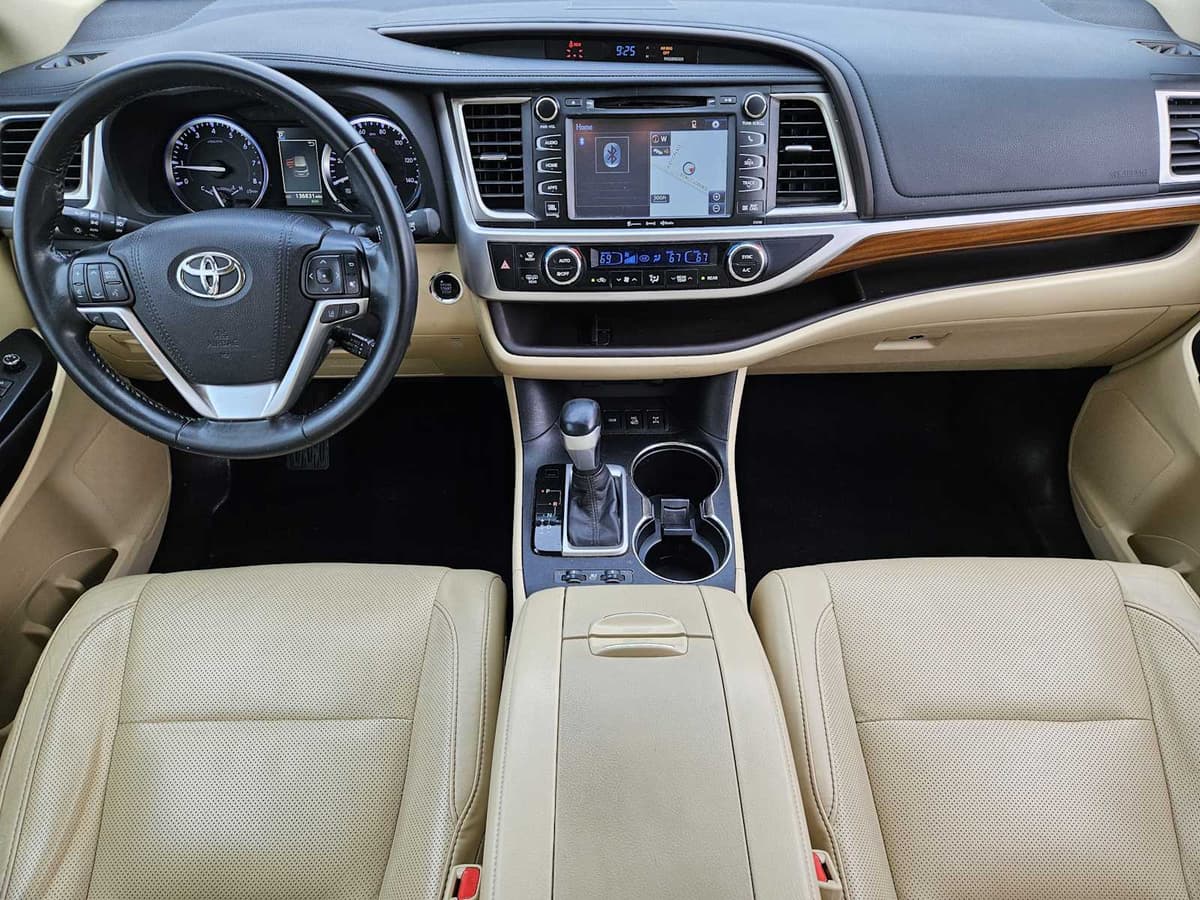 2017 Toyota Highlander - Image 25