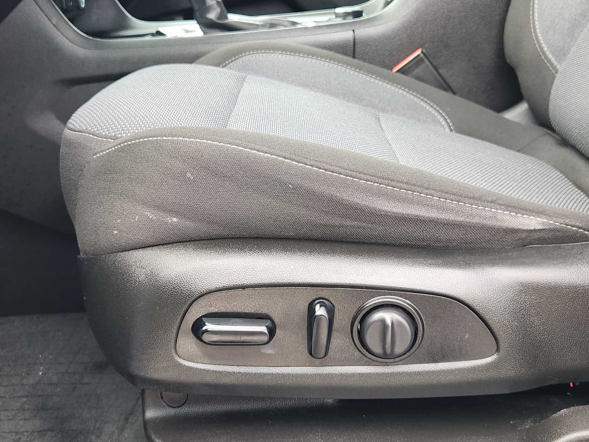 2021 Chevrolet Traverse - Image 24