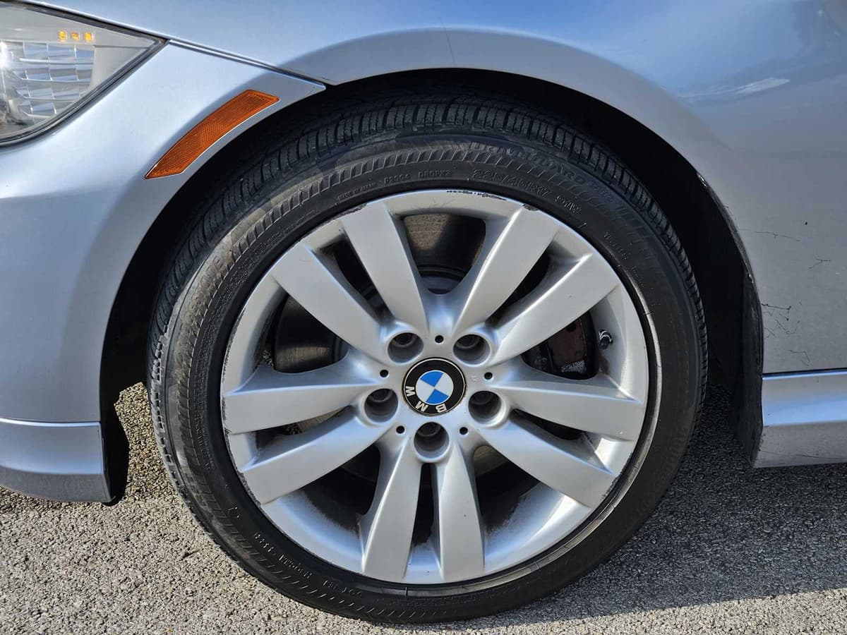 2009 BMW 335i xDrive - Image 9