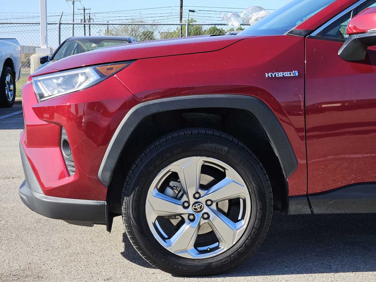 2021 Toyota RAV4 - Image 8