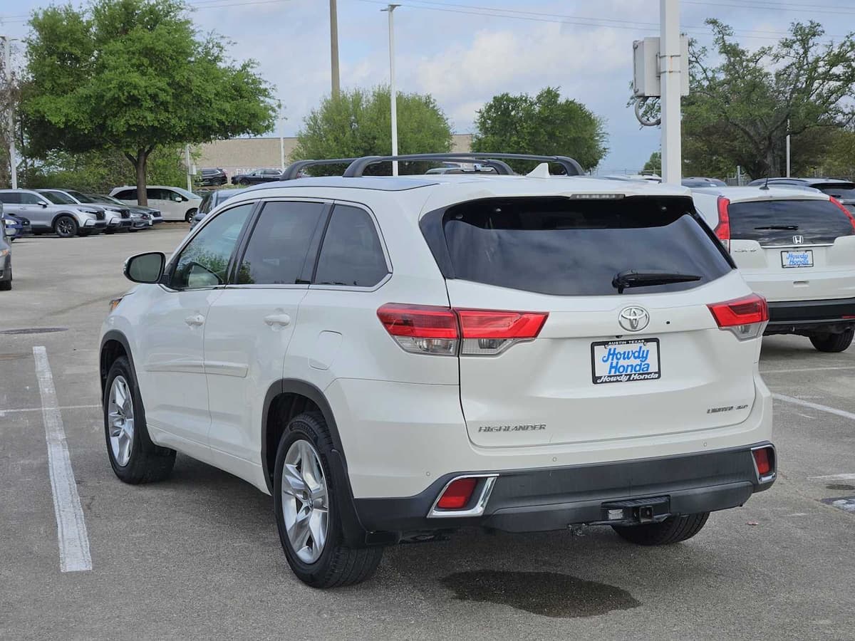 2017 Toyota Highlander - Image 5