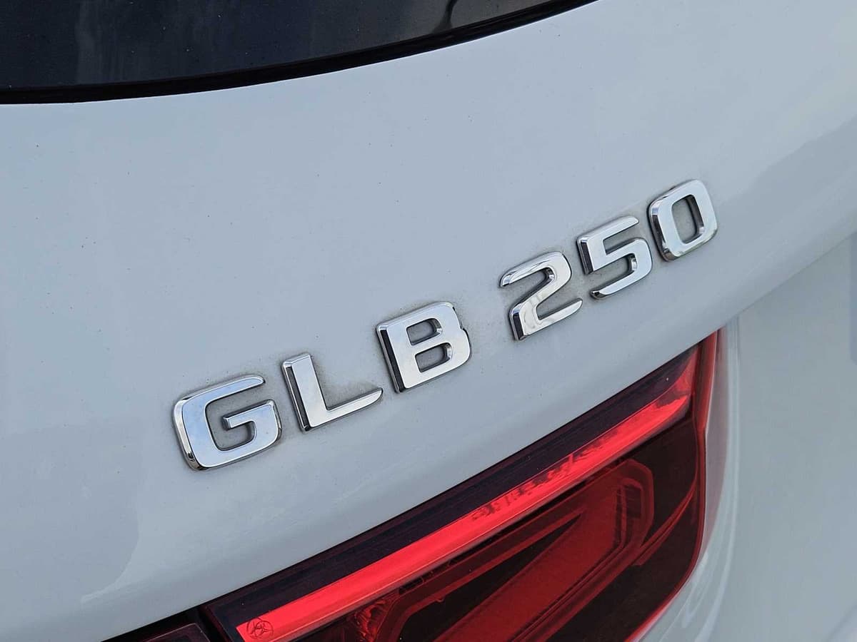 2022 Mercedes-Benz GLB 250 - Image 11