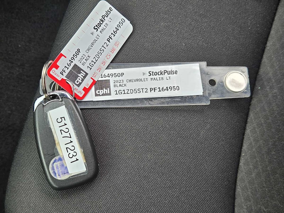 2023 Chevrolet Malibu - Image 32