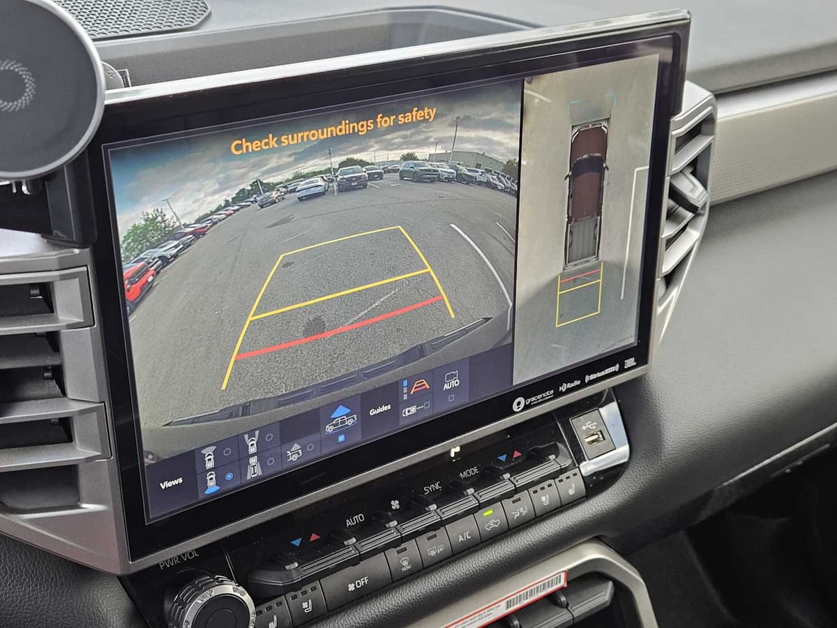 2022 Toyota Tundra - Image 18