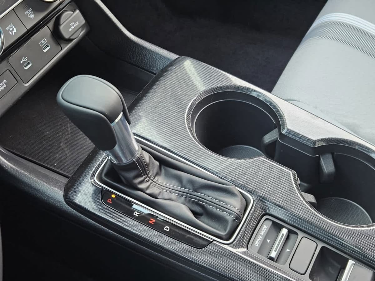 2025 Honda Civic Hybrid - Image 17