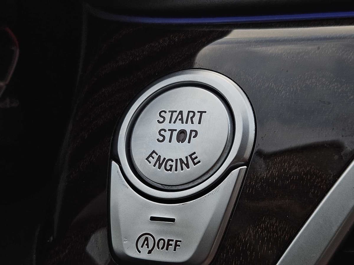 2020 BMW 740i - Image 20