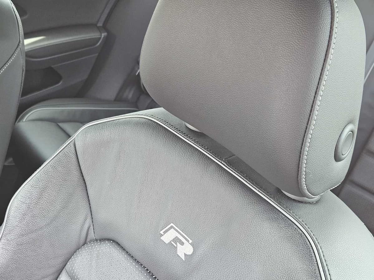 2019 Volkswagen Golf R - Image 15