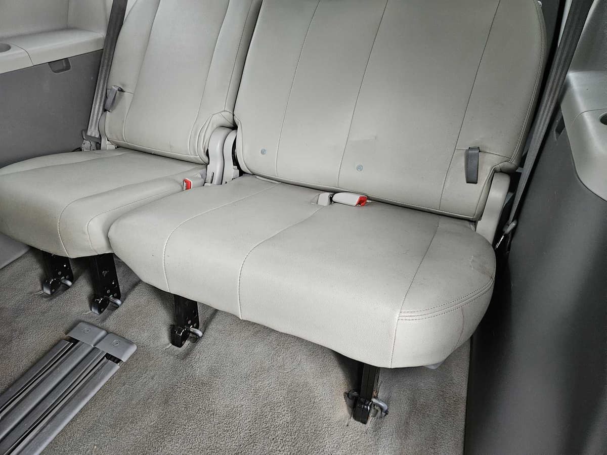 2014 Toyota Sienna - Image 29