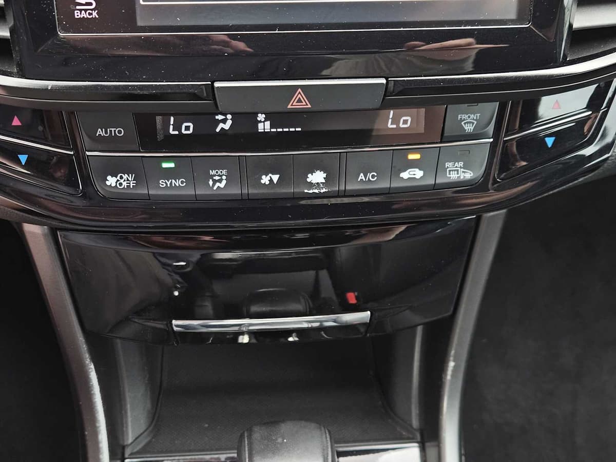 2016 Honda Accord Coupe - Image 19