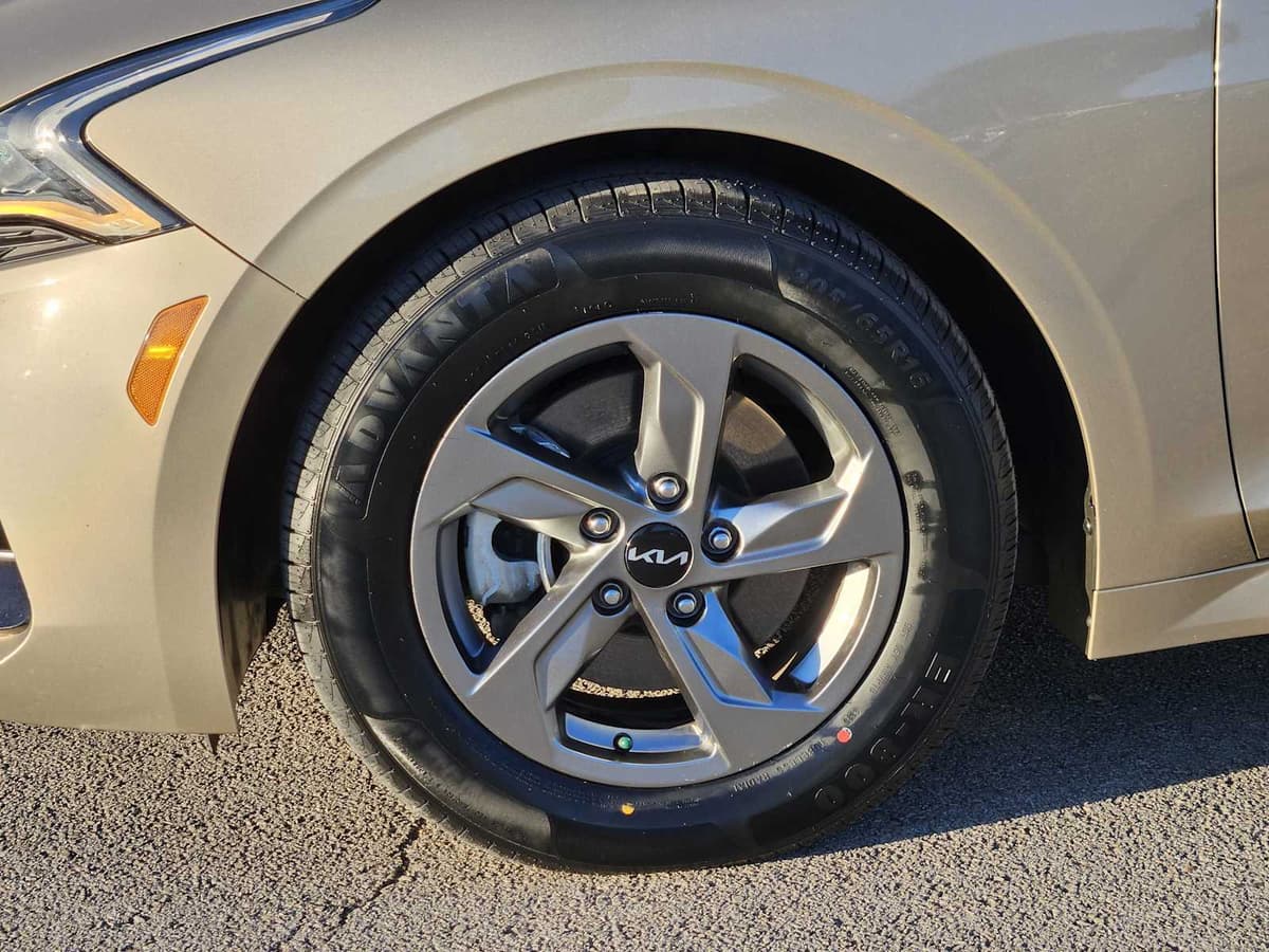 2022 Kia K5 - Image 9