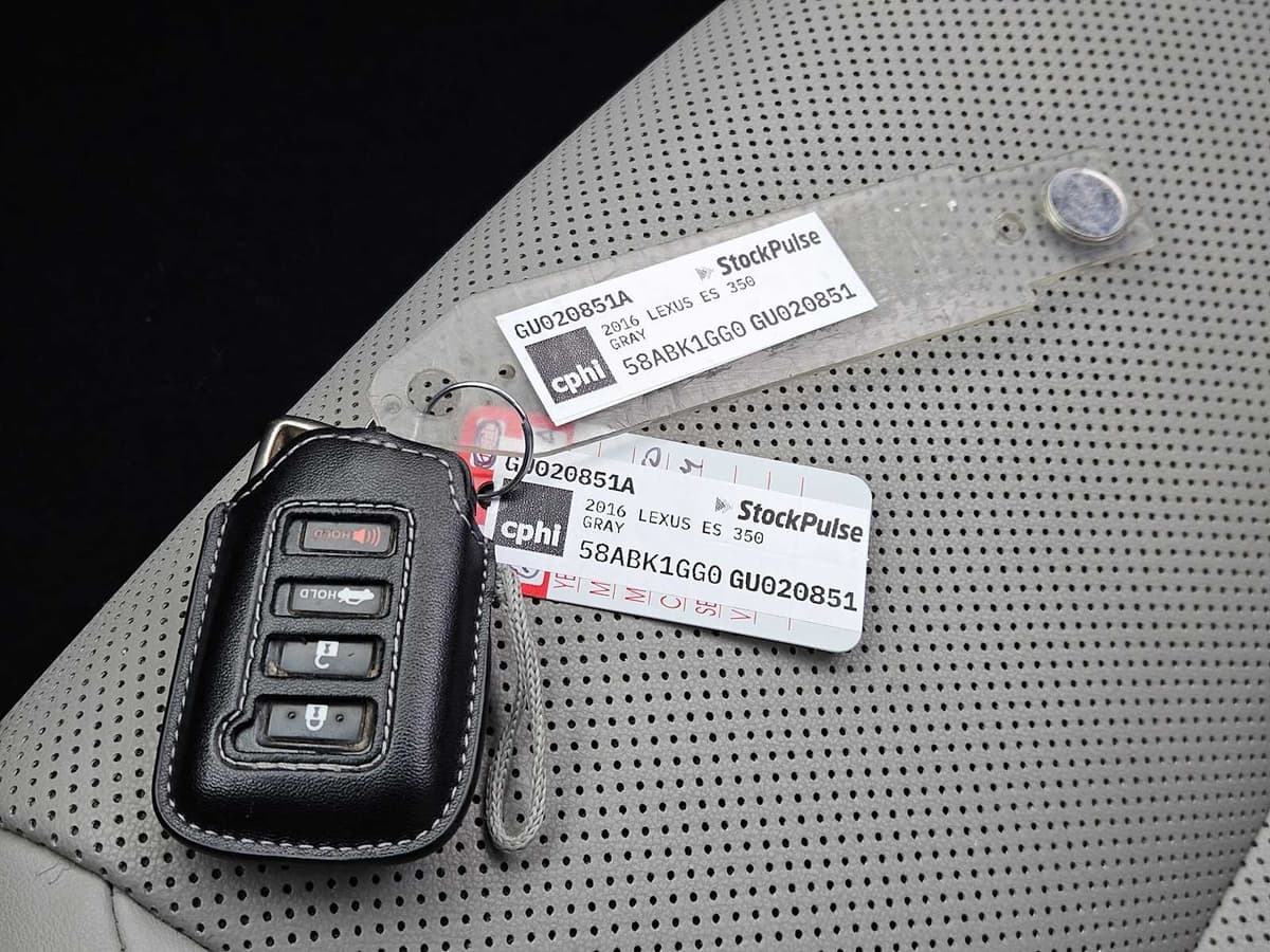 2016 LEXUS ES 350 - Image 33