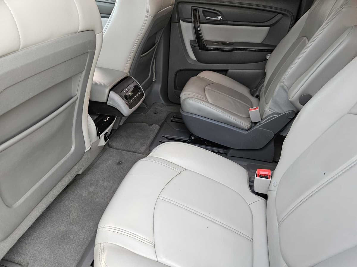 2015 GMC Acadia - Image 26