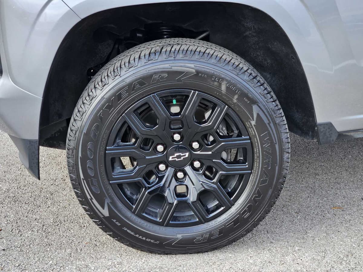 2023 Chevrolet Colorado - Image 9