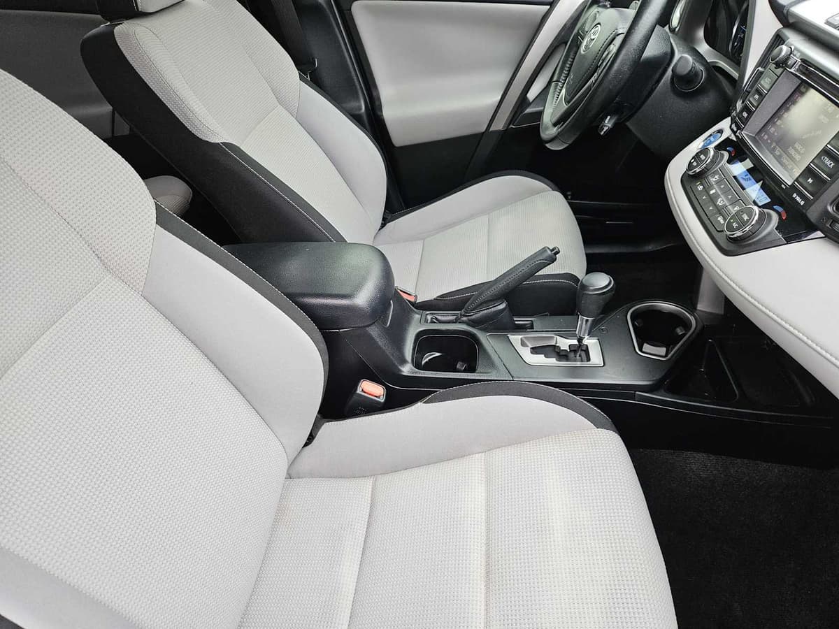 2017 Toyota RAV4 Hybrid - Image 14