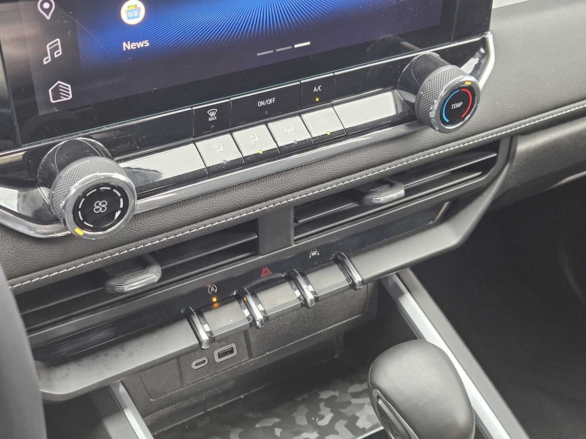 2023 Chevrolet Colorado - Image 19