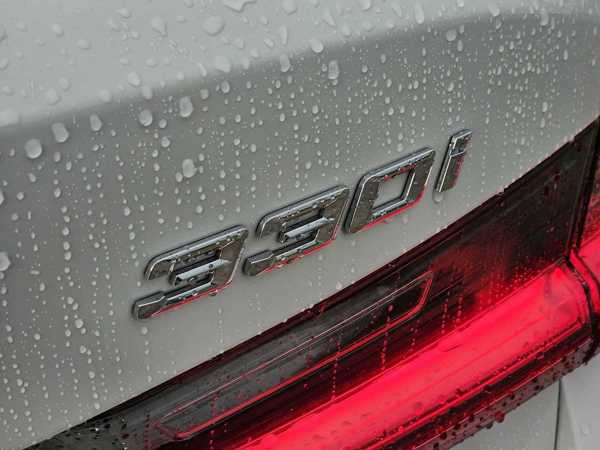 2023 BMW 330i - Image 11