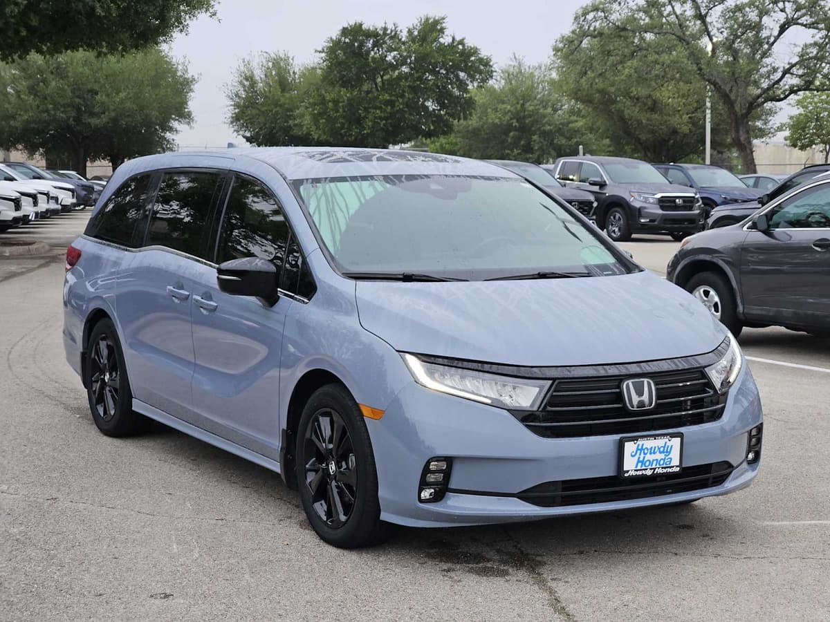 2023 Honda Odyssey - Image 3