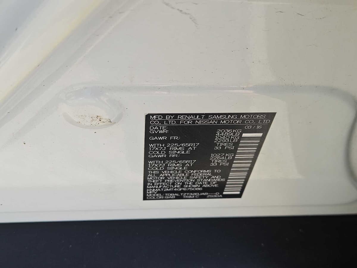 2016 Nissan Rogue - Image 32