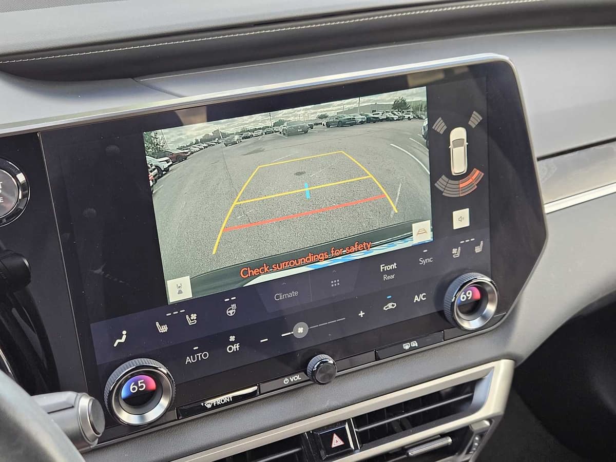 2023 LEXUS RX - Image 18