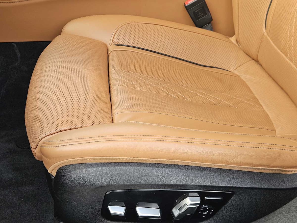 2020 BMW 740i - Image 22