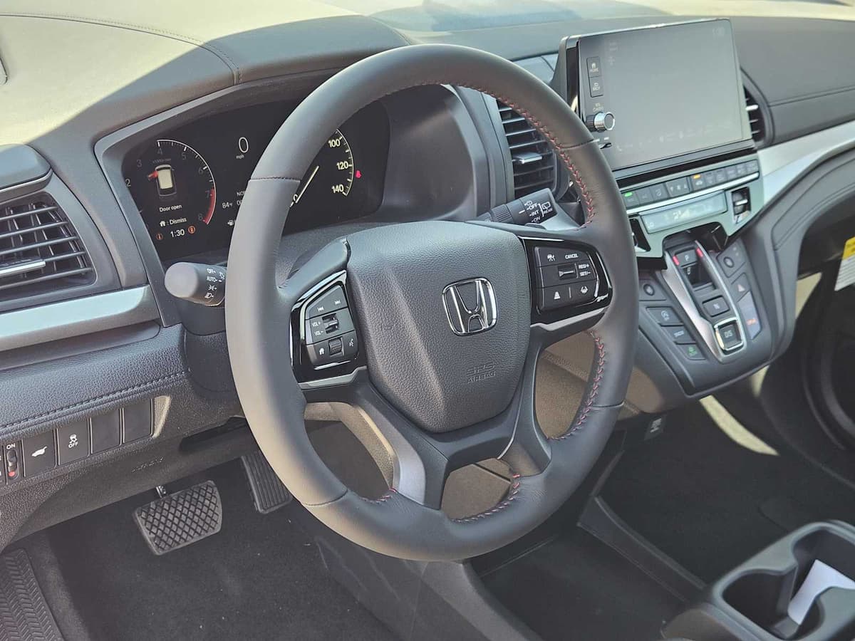 2026 Honda Odyssey - Image 2