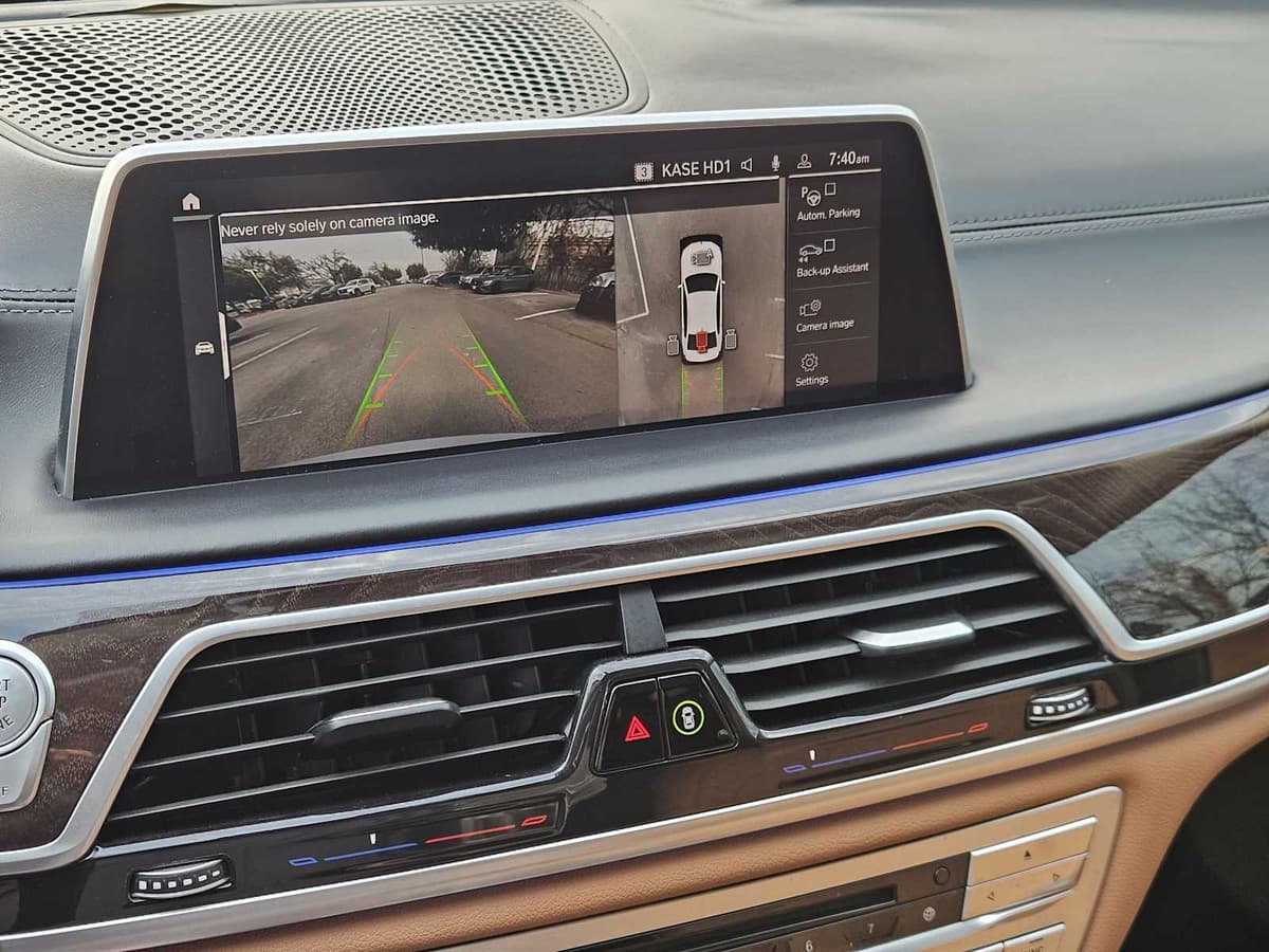 2020 BMW 740i - Image 17