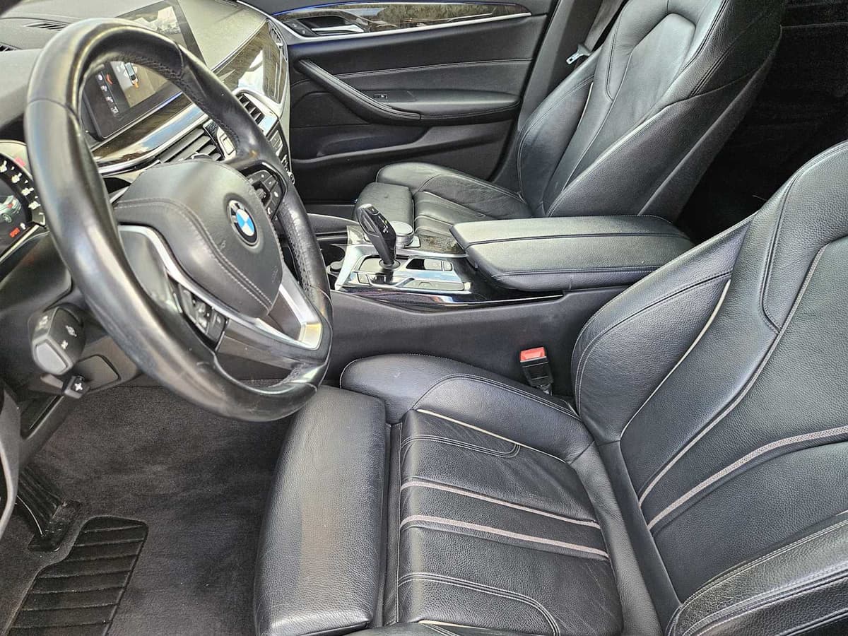 2018 BMW 530e iPerformance - Image 12