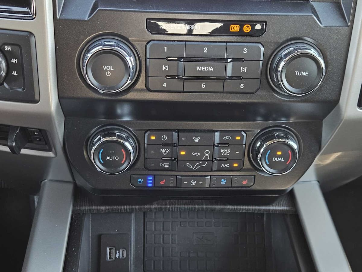 2021 Ford Super Duty F-250 Pickup - Image 19