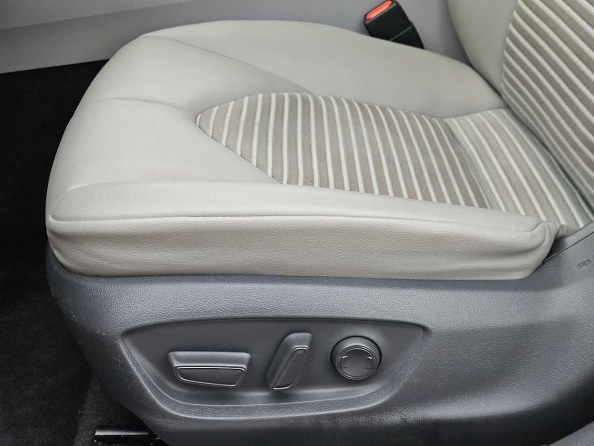 2019 Toyota Camry - Image 23