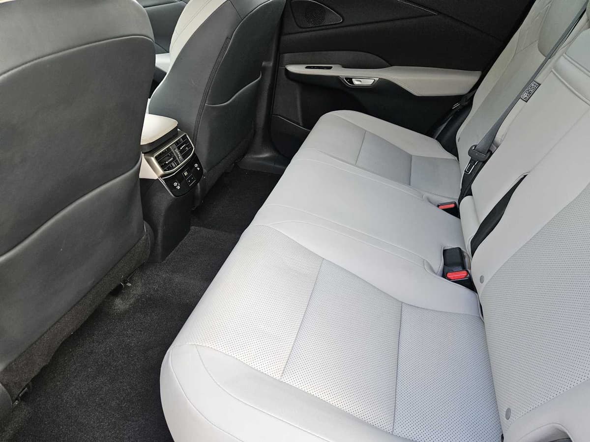 2023 LEXUS RX - Image 29