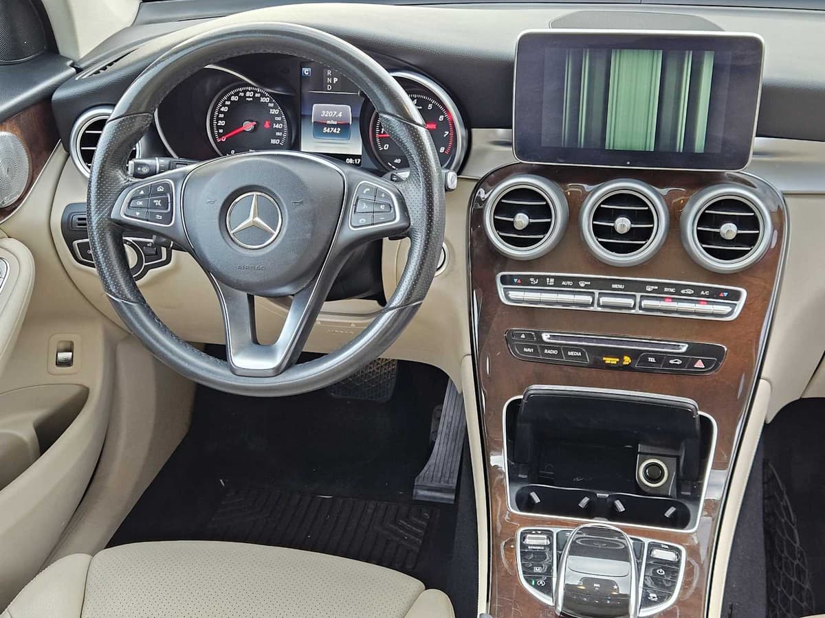 2017 Mercedes-Benz GLC 300 - Image 24