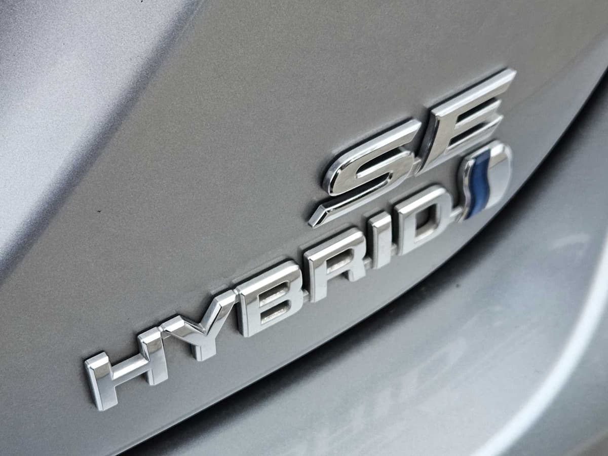 2019 Toyota Camry - Image 12