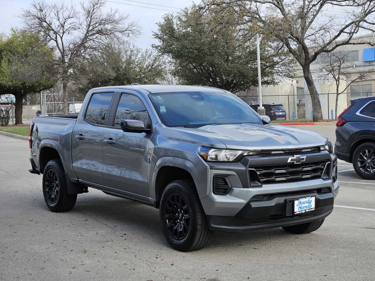 2023 Chevrolet Colorado - Image 3