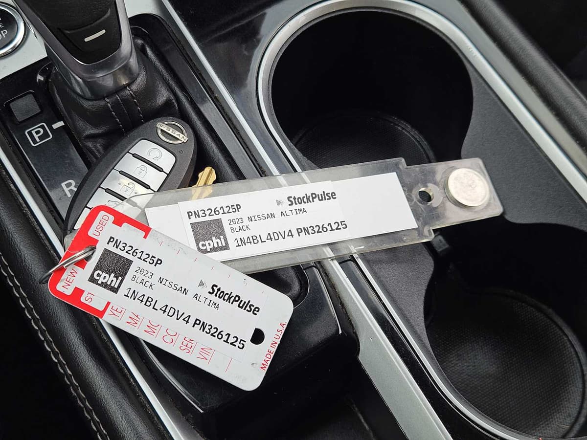 2023 Nissan Altima - Image 32