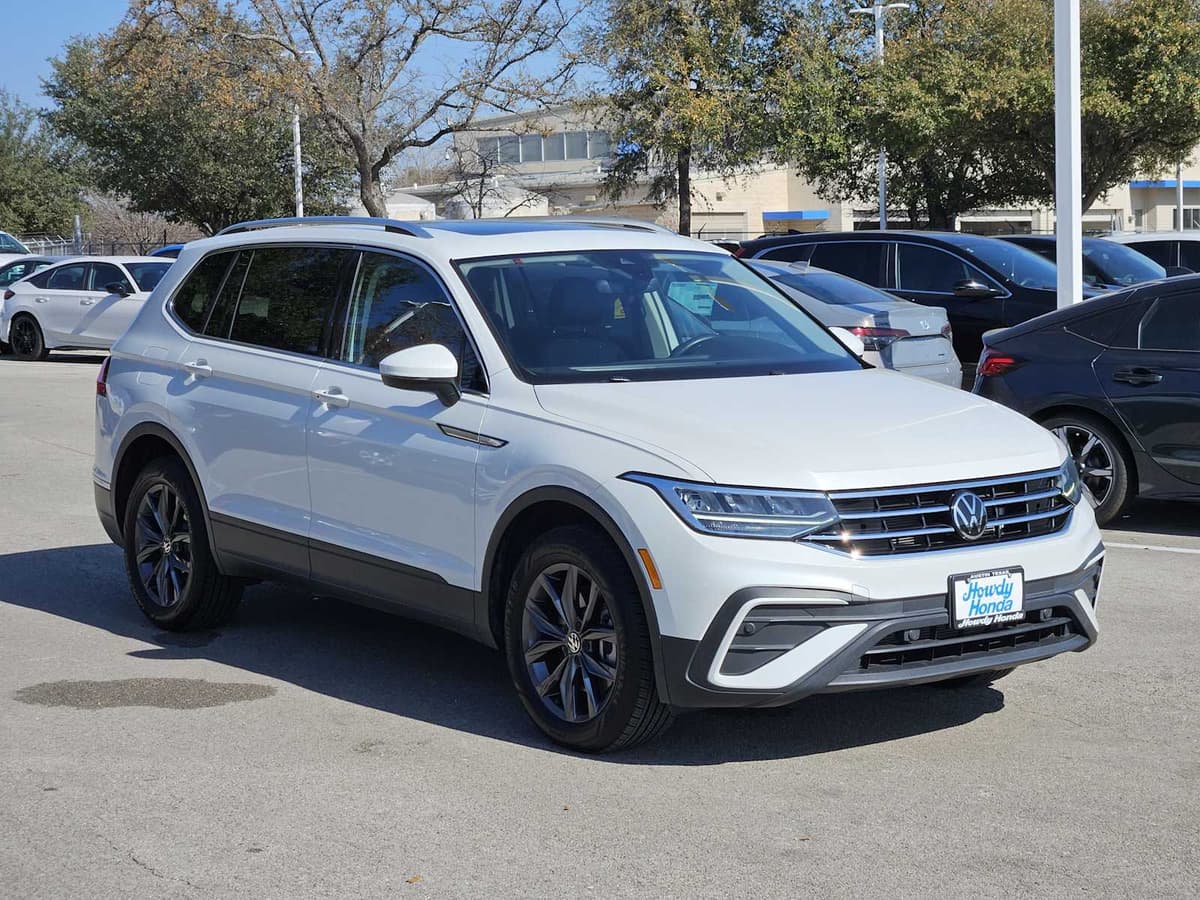 2023 Volkswagen Tiguan - Image 3