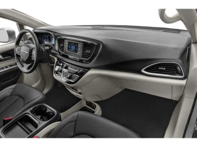 2018 Chrysler Pacifica - Image 13